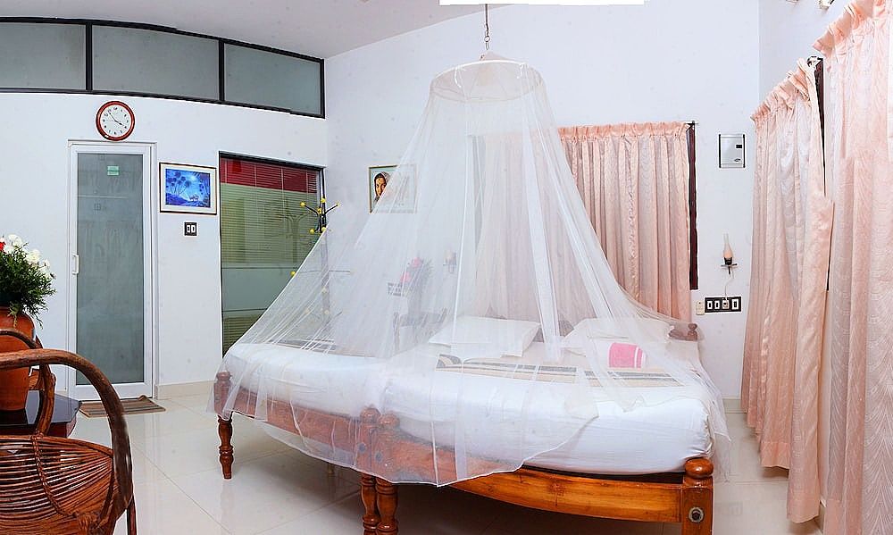 Heavenly Homestay deluxe double ac room with balcony ( having twin beds) 2