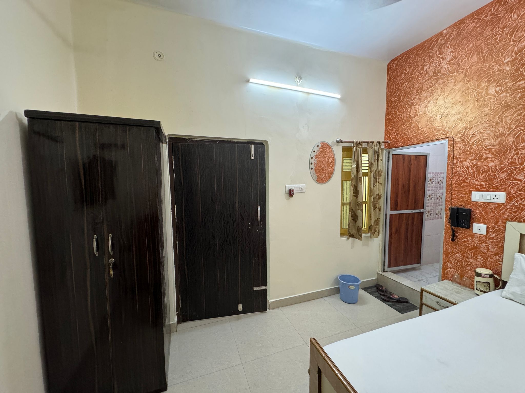 Hotel Heaven Deluxe Non A.C. Room(No Alcohol) 6