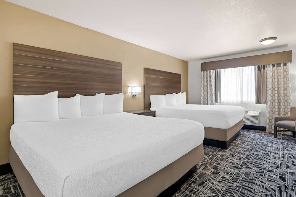 Executive Suite, Multiple Beds, Non Smoking (Larger Room)