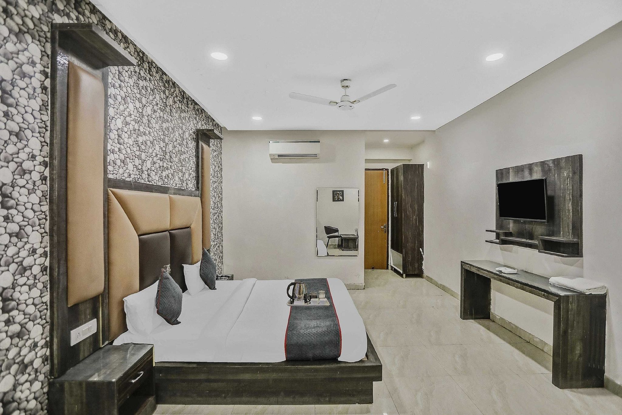 Townhouse 22956 Hotel Grand Residency Classic 2