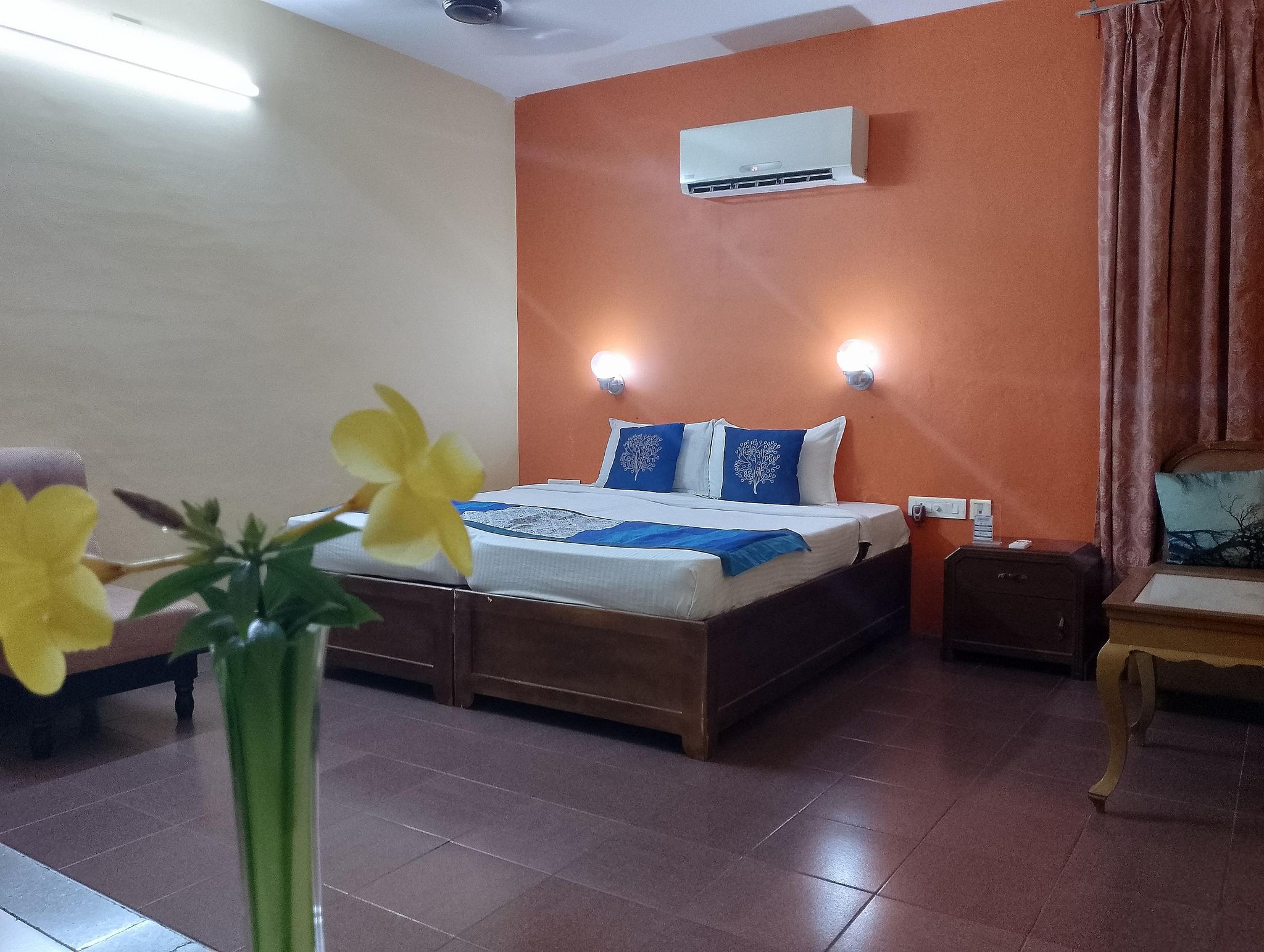 DWARAKA HOTEL Standard Non AC Room 4