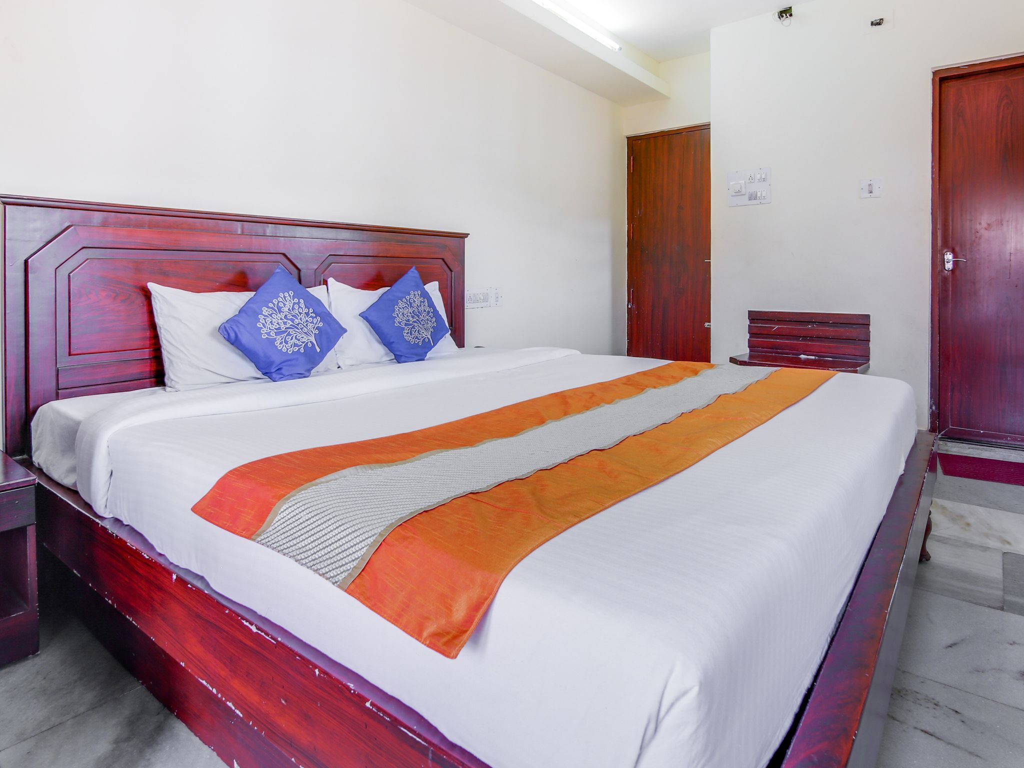 Deluxe Non- Air Conditioning Room