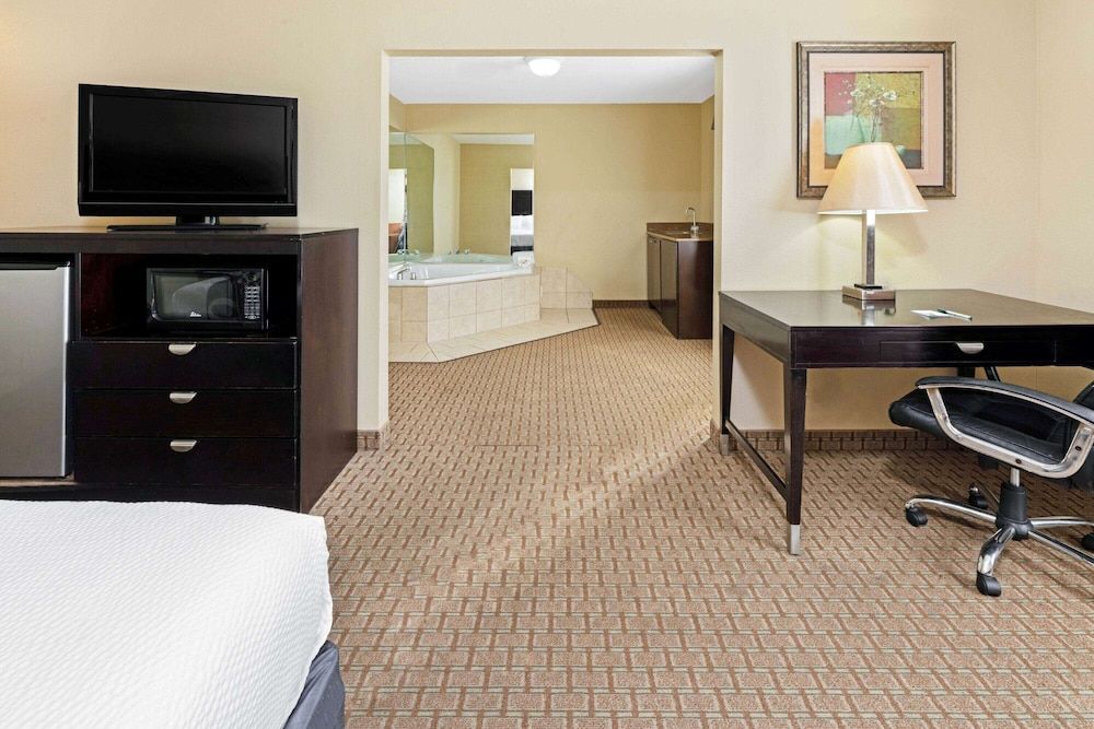 Suite, 1 King Bed, Non Smoking