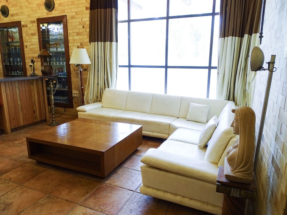 LSQ RJ Farms Luxury Villa 4