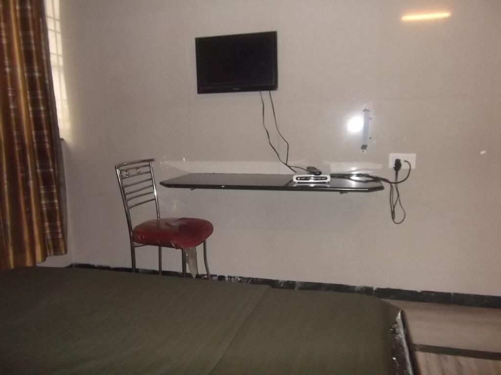  Hotel Radhika Deluxe A/c Room 6