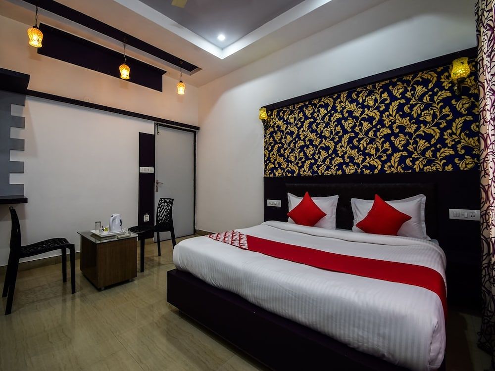 OYO 28253 Jmd Palace Standard Room 2