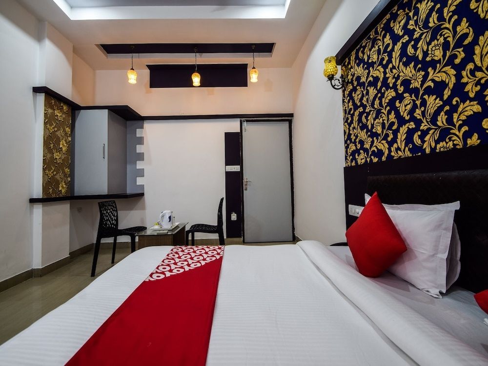 OYO 28253 Jmd Palace Standard Room 6