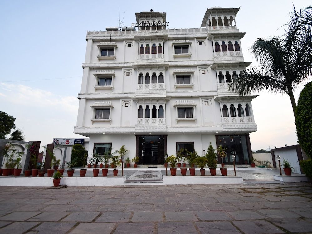 undefined OYO 28253 Jmd Palace 7