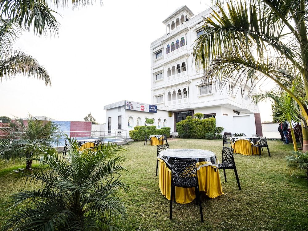 undefined OYO 28253 Jmd Palace 4