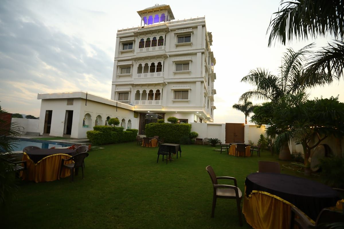 undefined OYO 28253 Jmd Palace 6