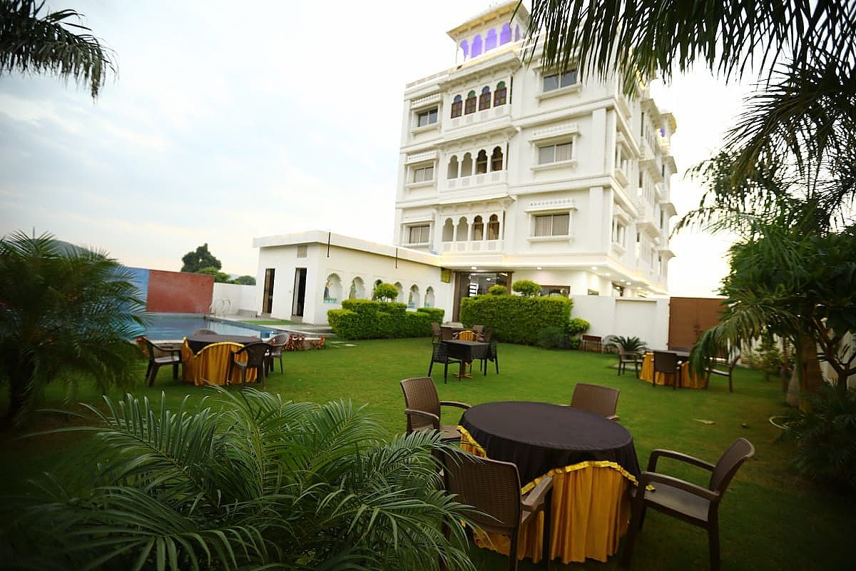 undefined OYO 28253 Jmd Palace 10