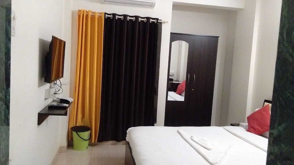 undefined United Corporate Home Thane 6