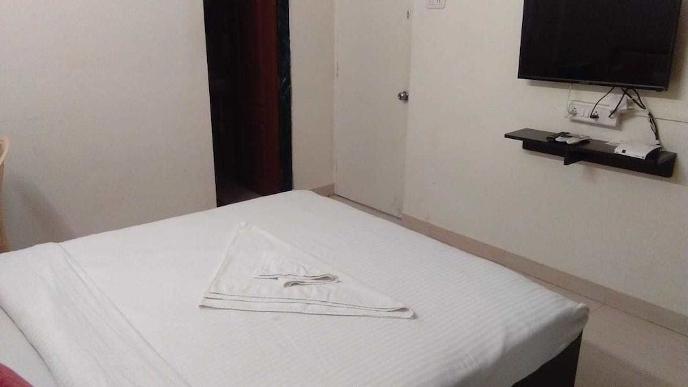 United Corporate Home Thane Standard Double or Twin Room, 2 Twin Beds 7