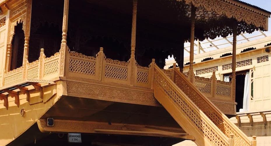 undefined Monarch Houseboat 9