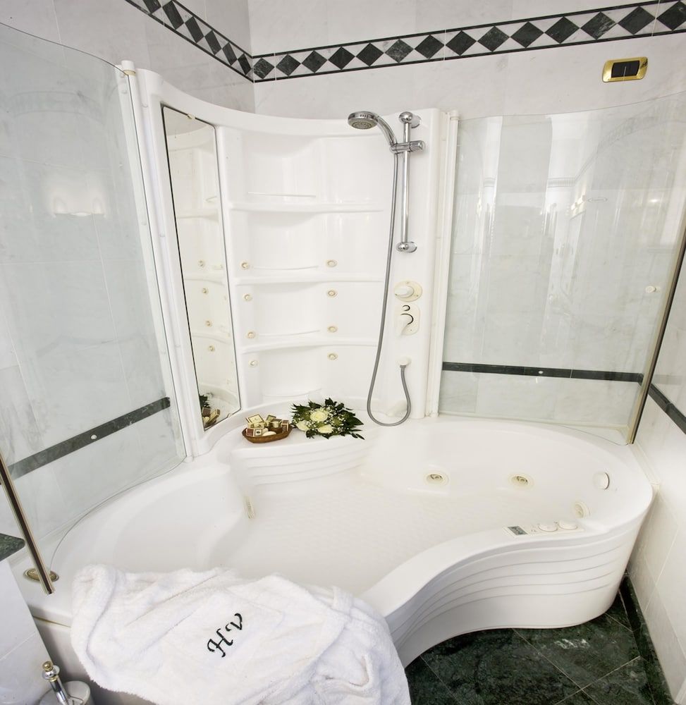 Grand Hotel Vittoria Standard Quadruple Room 4