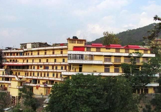 Raturi State Hotel