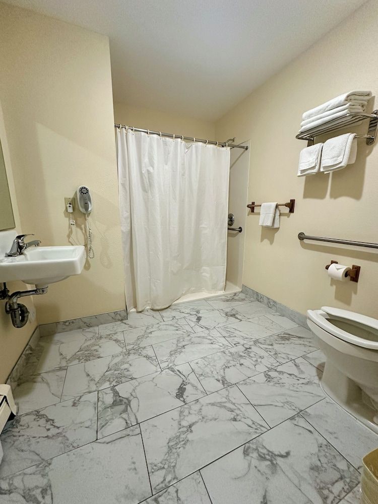 Sea Girt Lodge Standard Room, 1 King Bed Accessible 5