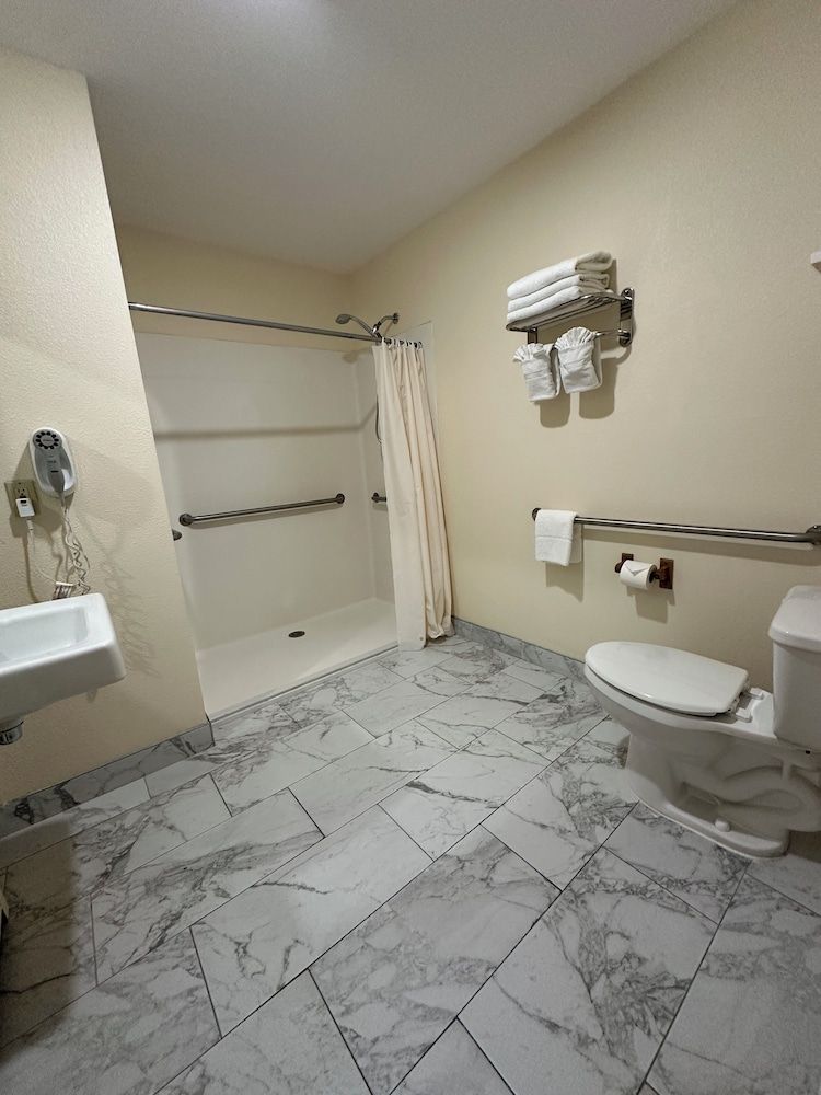 Sea Girt Lodge Standard Room, 1 King Bed Accessible 6