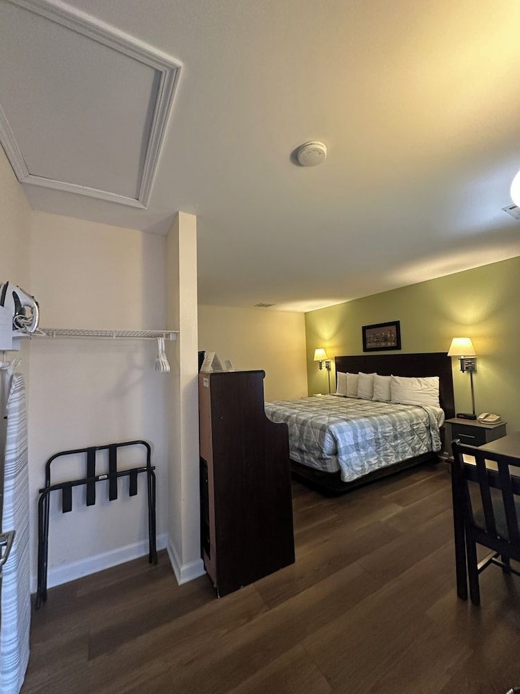 Sea Girt Lodge Standard Room, 1 King Bed 8