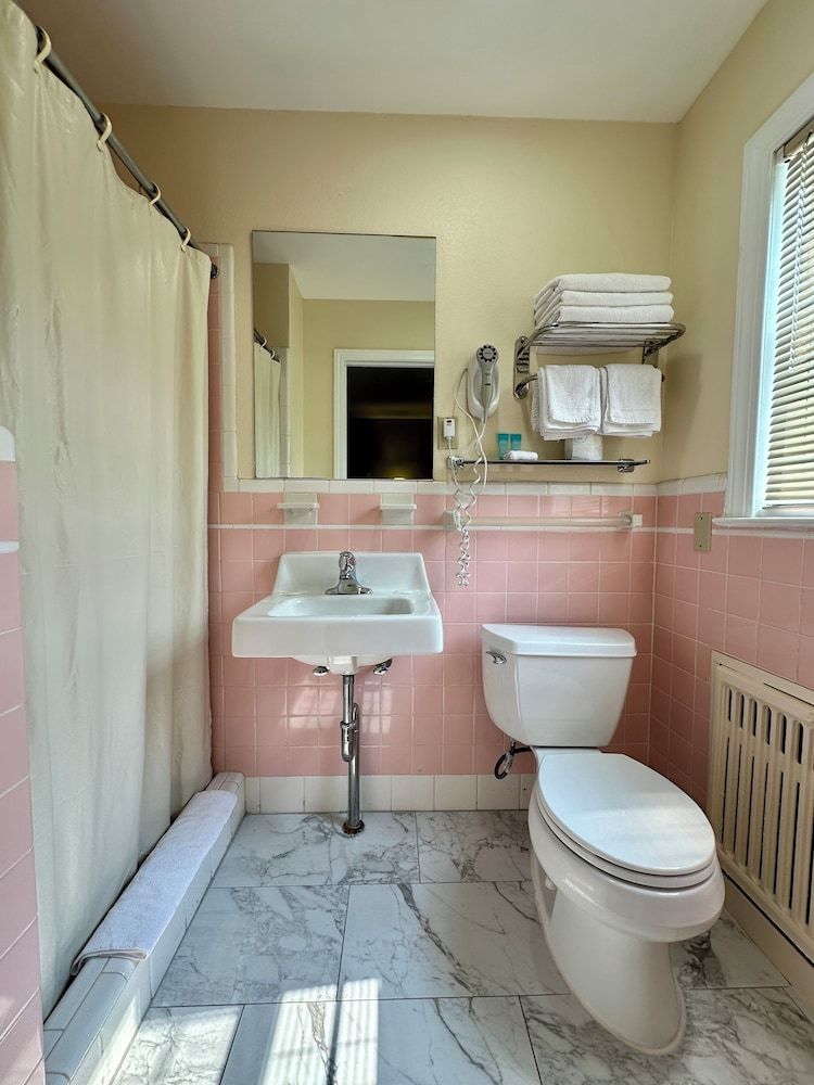 Sea Girt Lodge Standard Room, 1 King Bed 13