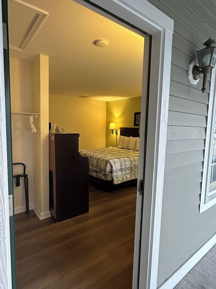 Sea Girt Lodge Standard Room, 1 King Bed 15