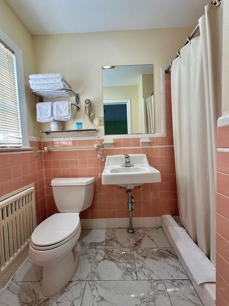 Sea Girt Lodge Standard Room, 1 King Bed 11