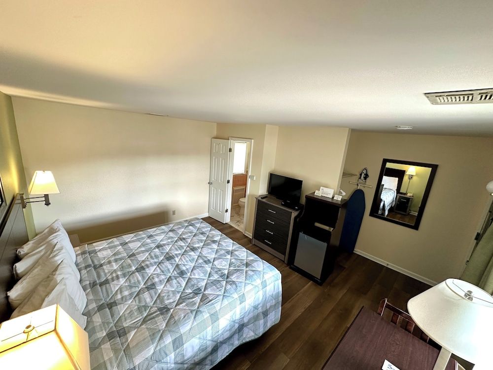 Sea Girt Lodge Standard Room, 1 King Bed Accessible 4