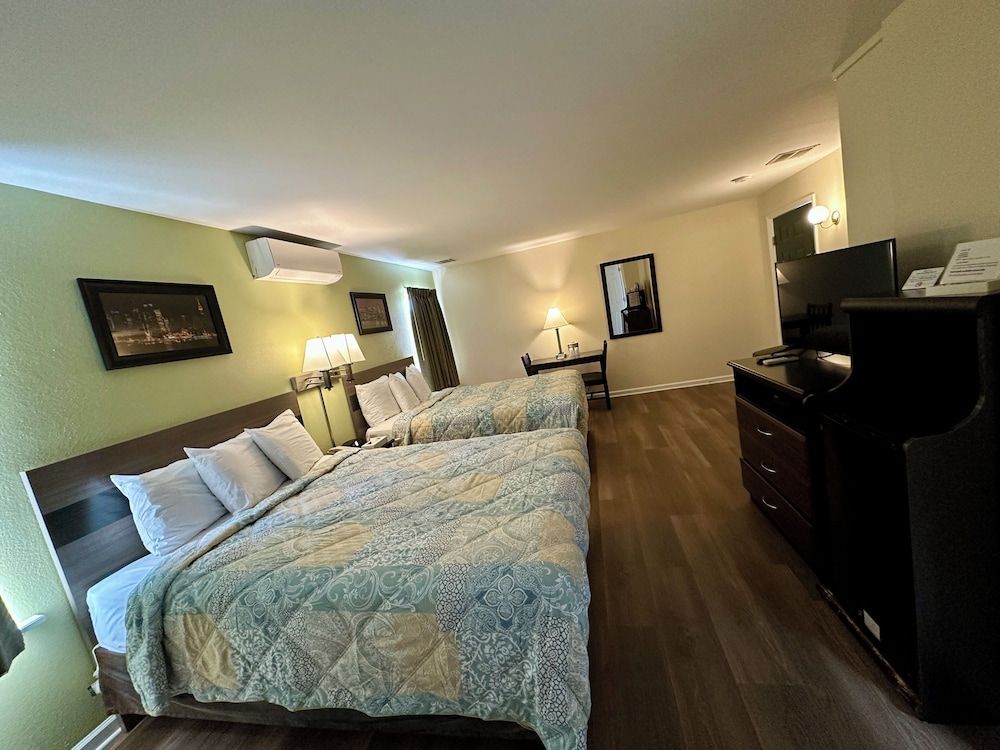 Sea Girt Lodge Standard Room, 2 Queen Beds 10