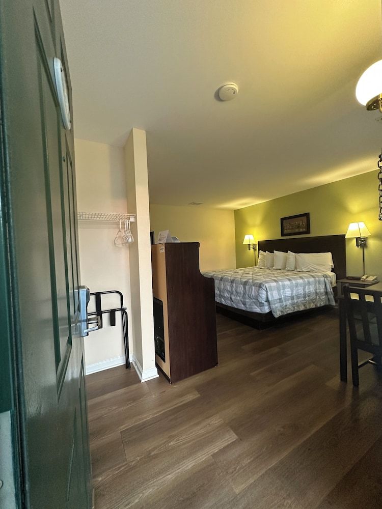 Sea Girt Lodge Standard Room, 1 King Bed 16