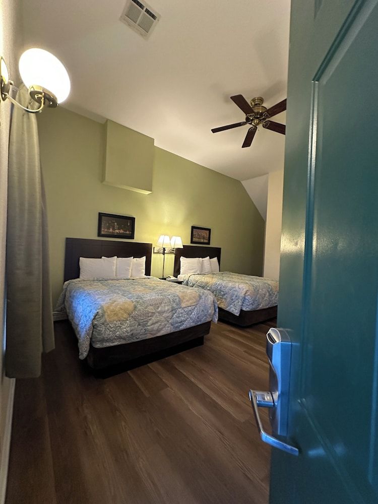 Sea Girt Lodge Standard Room, 2 Queen Beds 13