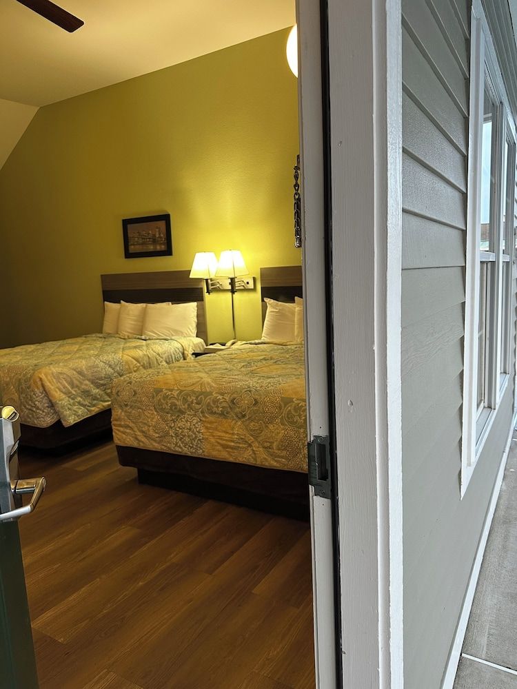 Sea Girt Lodge Standard Room, 2 Queen Beds 12