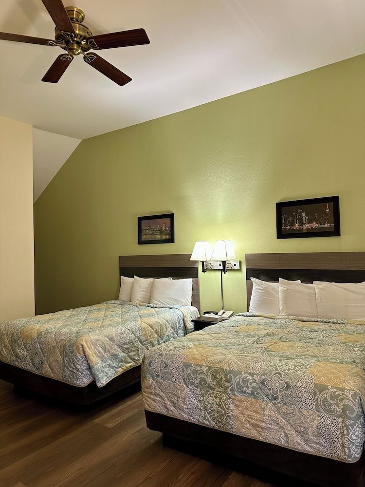 Sea Girt Lodge Standard Room, 2 Queen Beds 3
