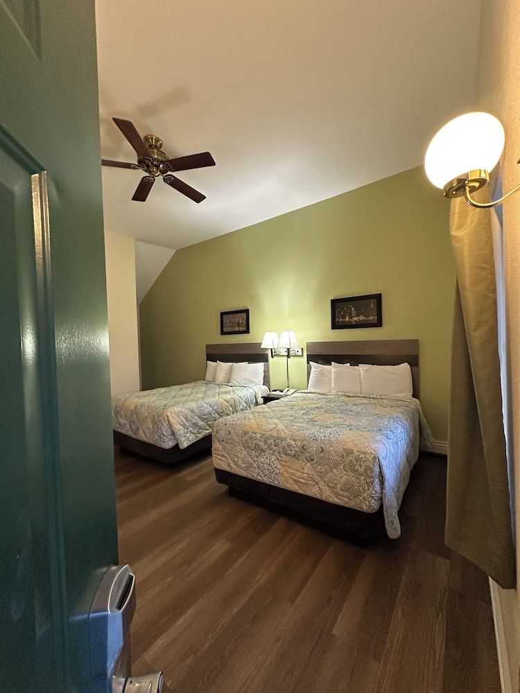 Sea Girt Lodge Standard Room, 2 Queen Beds 11