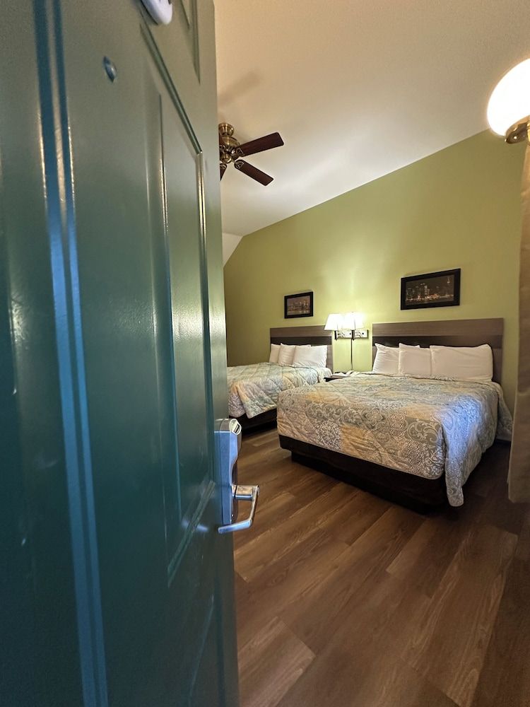 Sea Girt Lodge Standard Room, 2 Queen Beds 10