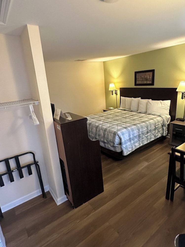 Sea Girt Lodge Standard Room, 1 King Bed 11