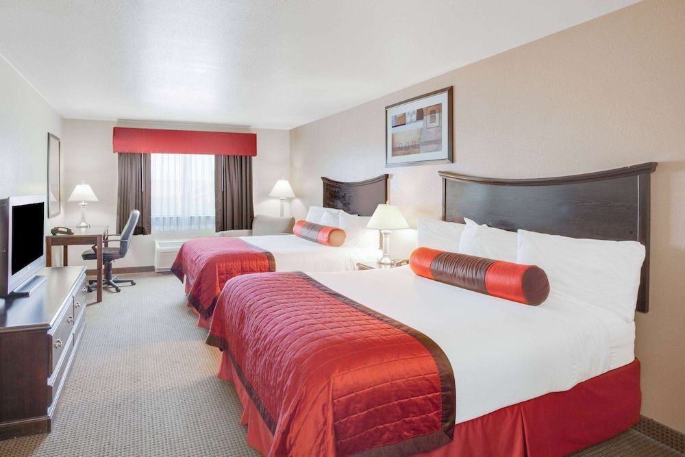 Room, 2 Queen Beds, Refrigerator