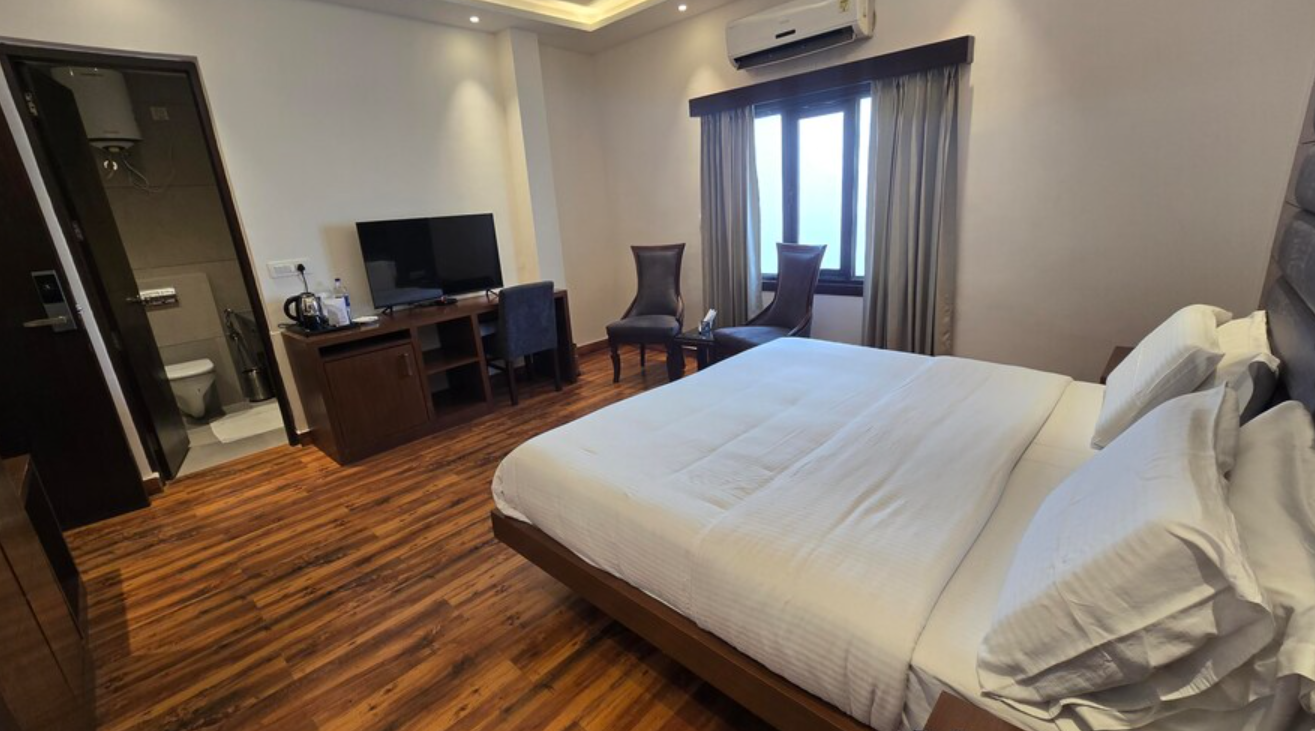Kingz Hotel Superior Room 3
