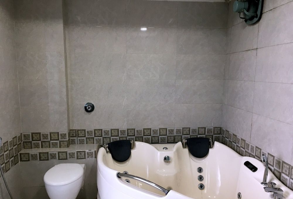 Jetted Tub