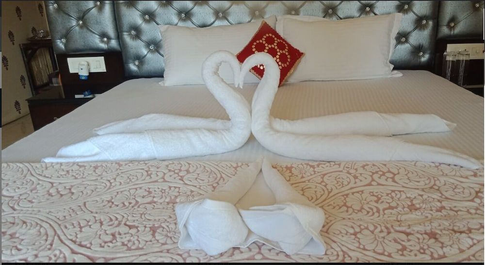 Morni Hills Resort Luxury Cottage 3