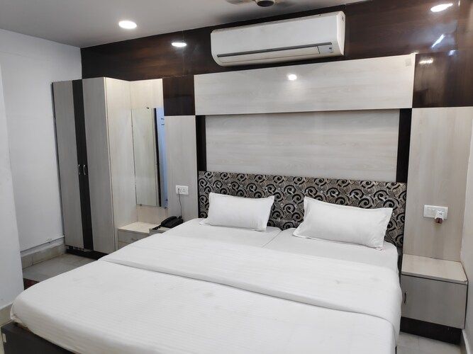 Hotel Aryan  Deluxe 4