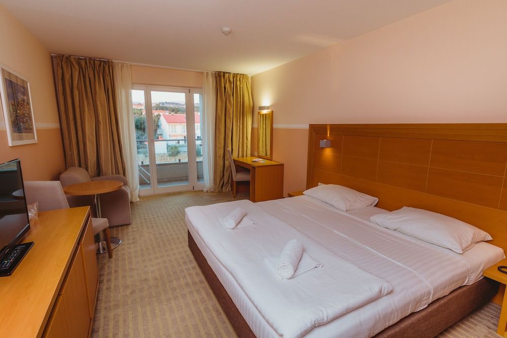 Superior Double Room, Balcony, Park View