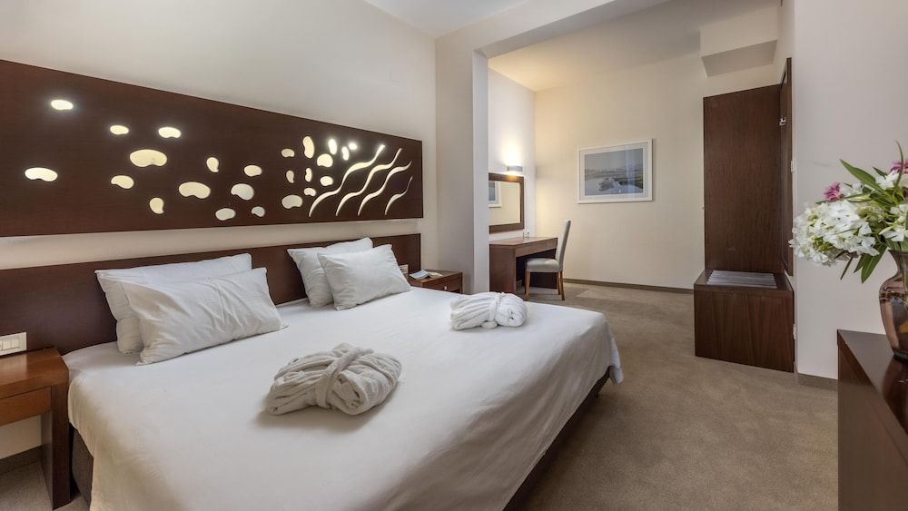 Family Room, 1 Bedroom, Balcony, Park View