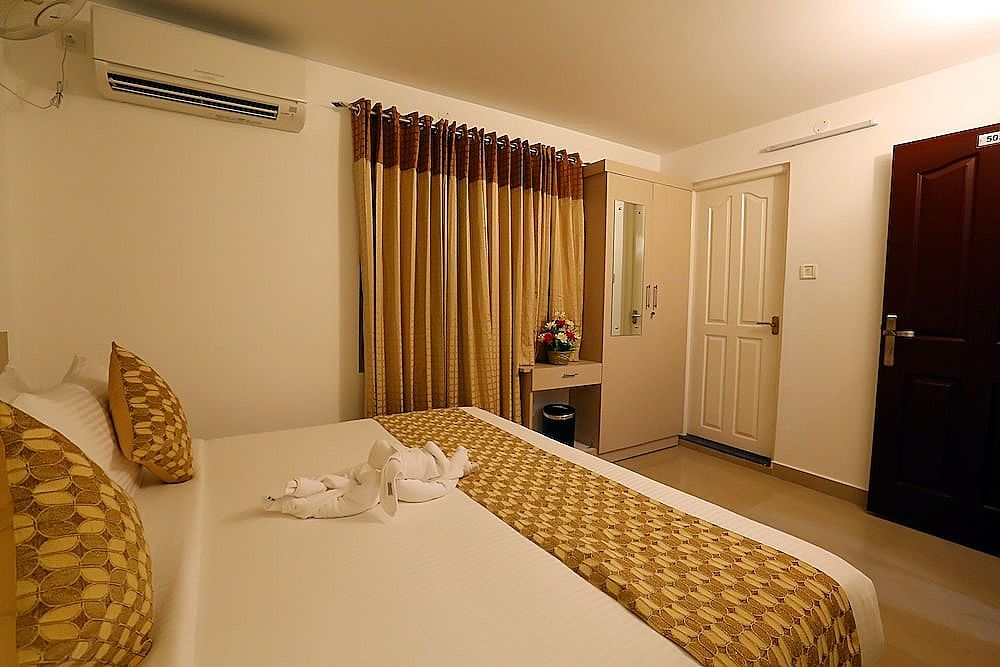 Swarna Residency Deluxe Double Room, 1 Queen Bed 2