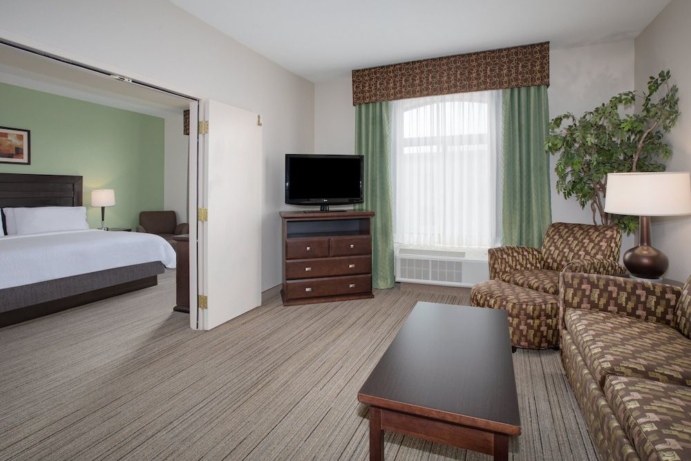 Suite, 1 King Bed, Accessible (Communications, Accessible Tub)
