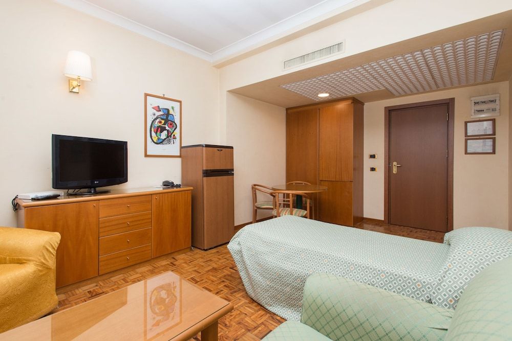 Hotel San Francesco Standard Triple Room 5