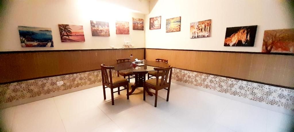 Food & Dining
