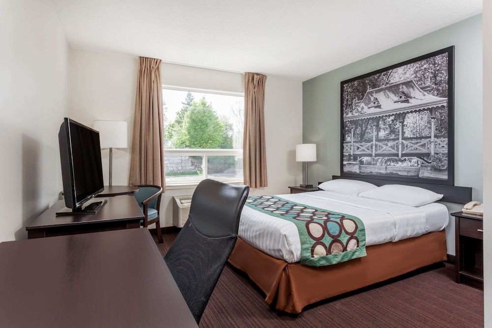 Suite, Multiple Beds, Non Smoking (1 Queen Bed and 2 Twin Bunk Beds)