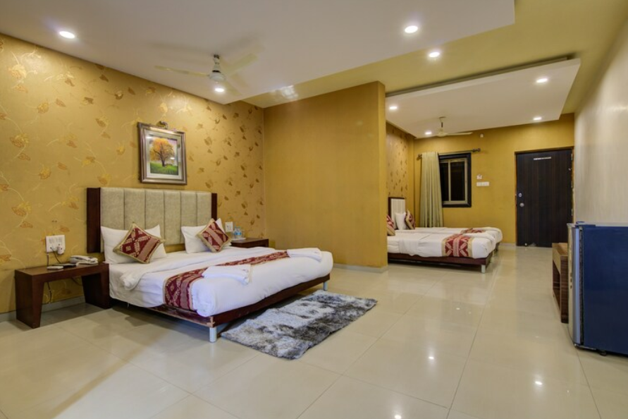 Hotel Heera Executive Family Suite Room
