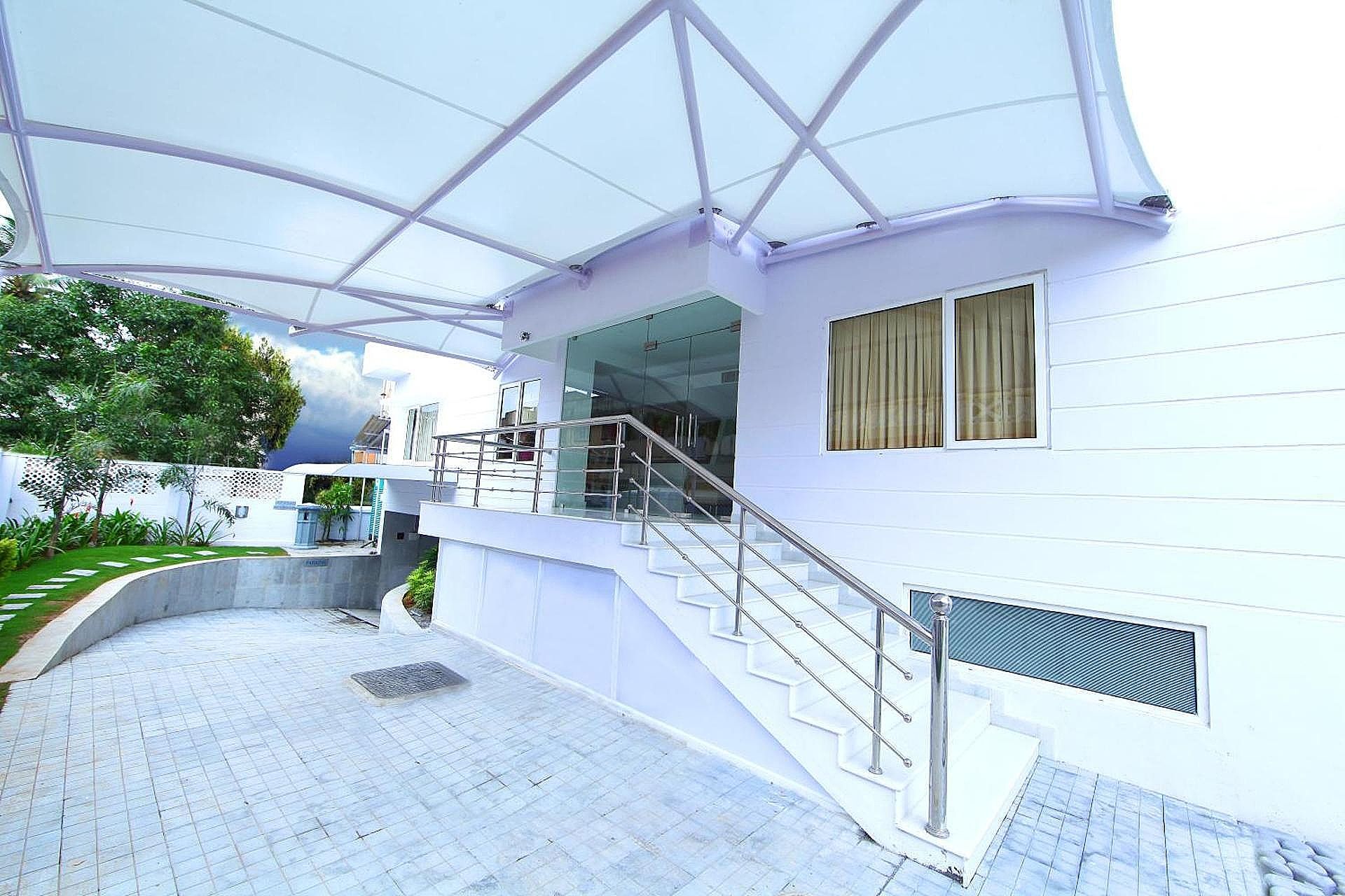 undefined Hotel Millennium Continental 8