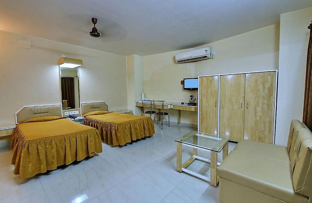 undefined Hotel Ratnadeep 4